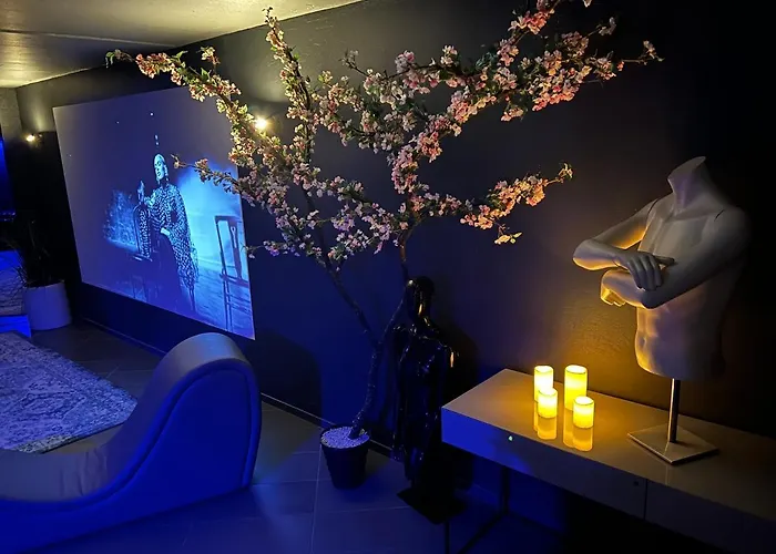 Jacuzzi Cinema Loft