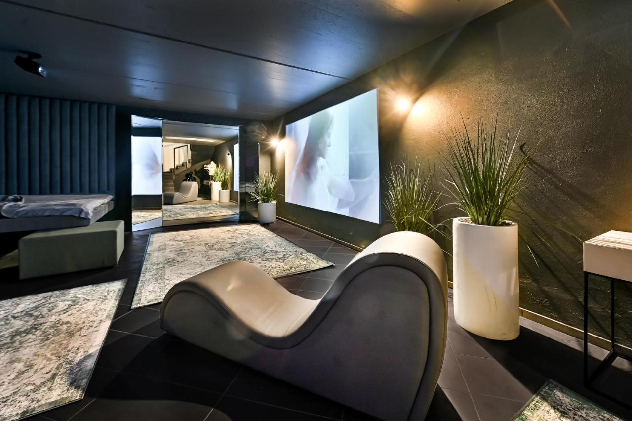 Jacuzzi Cinema Loft *